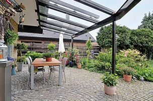 Ein neues Terrassendach gibt es bei Ihrem Meisterbetrieb Martinez GmbH aus Karben